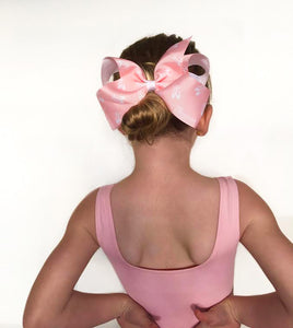 The latest, on trend accessories for Women, Teen, Kids and Baby. Choose from our range of hair bows, hair clips, scrunchies and more. They’re for women who lead by example: strong, compassionate and proud of who they are. Wholesale: hello@sisterbows.com.a